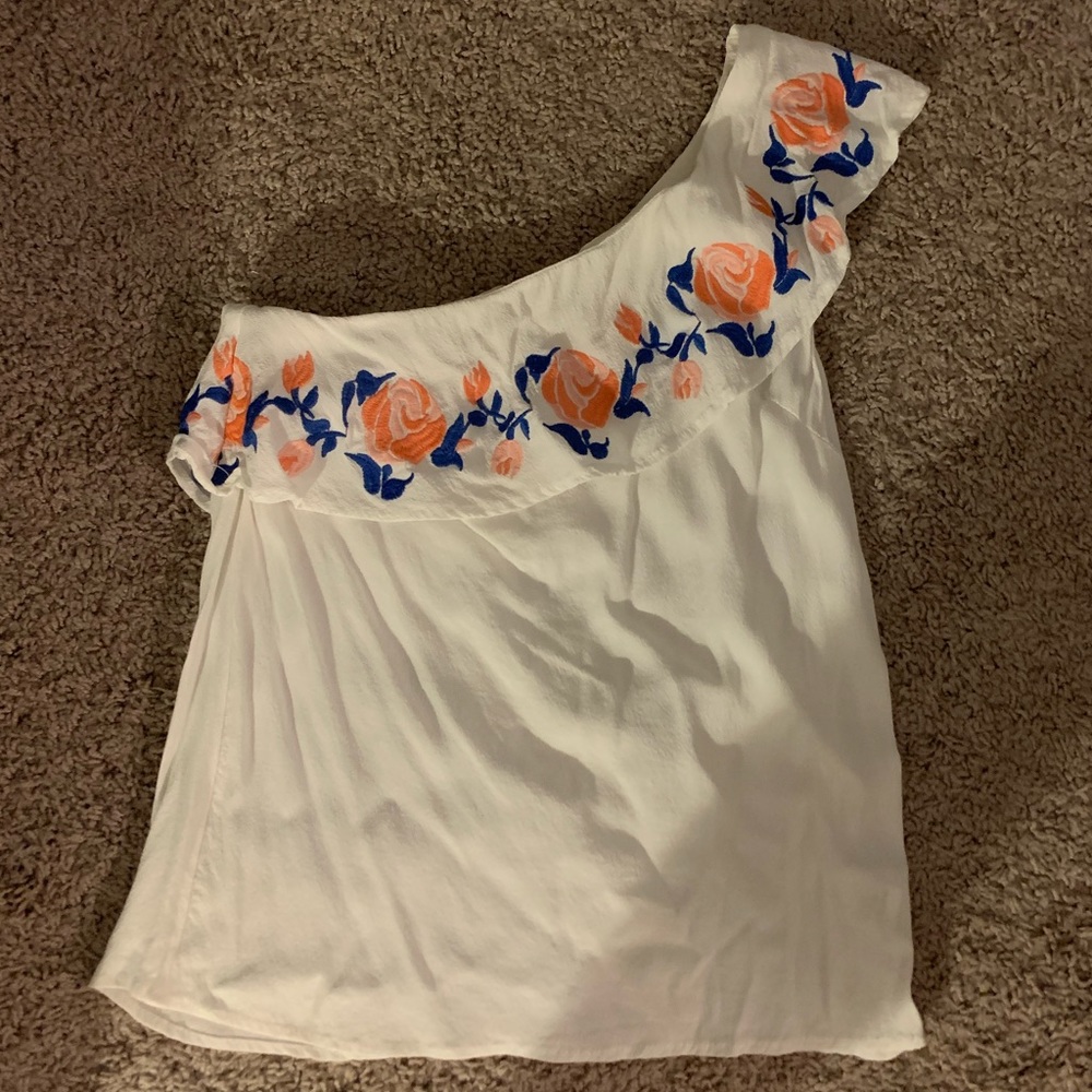 Sleeveless one shoulder floral embroidered top
